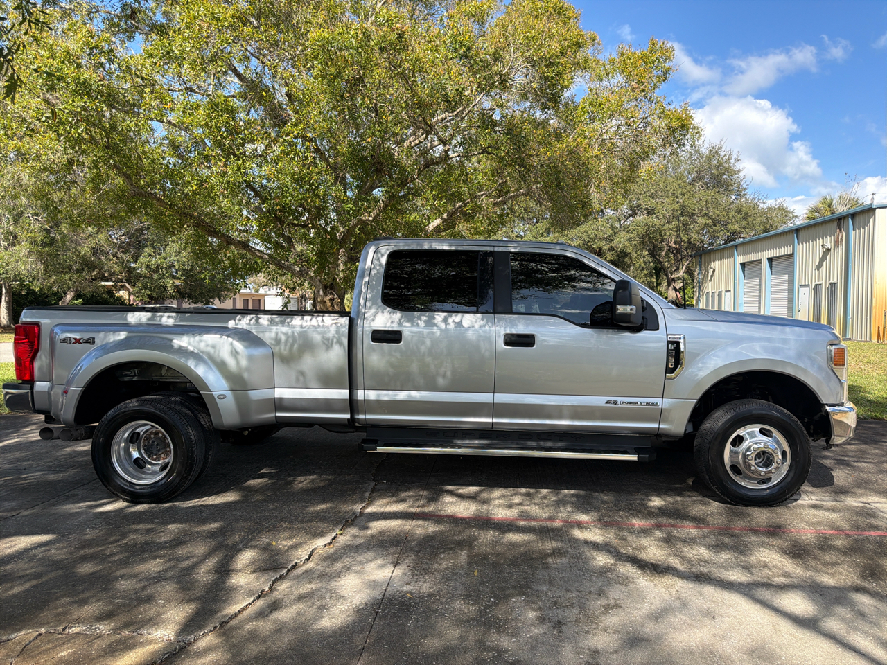 Ford Super Duty F-350 DRW XL 4WD Crew Cab 8' Box 2022