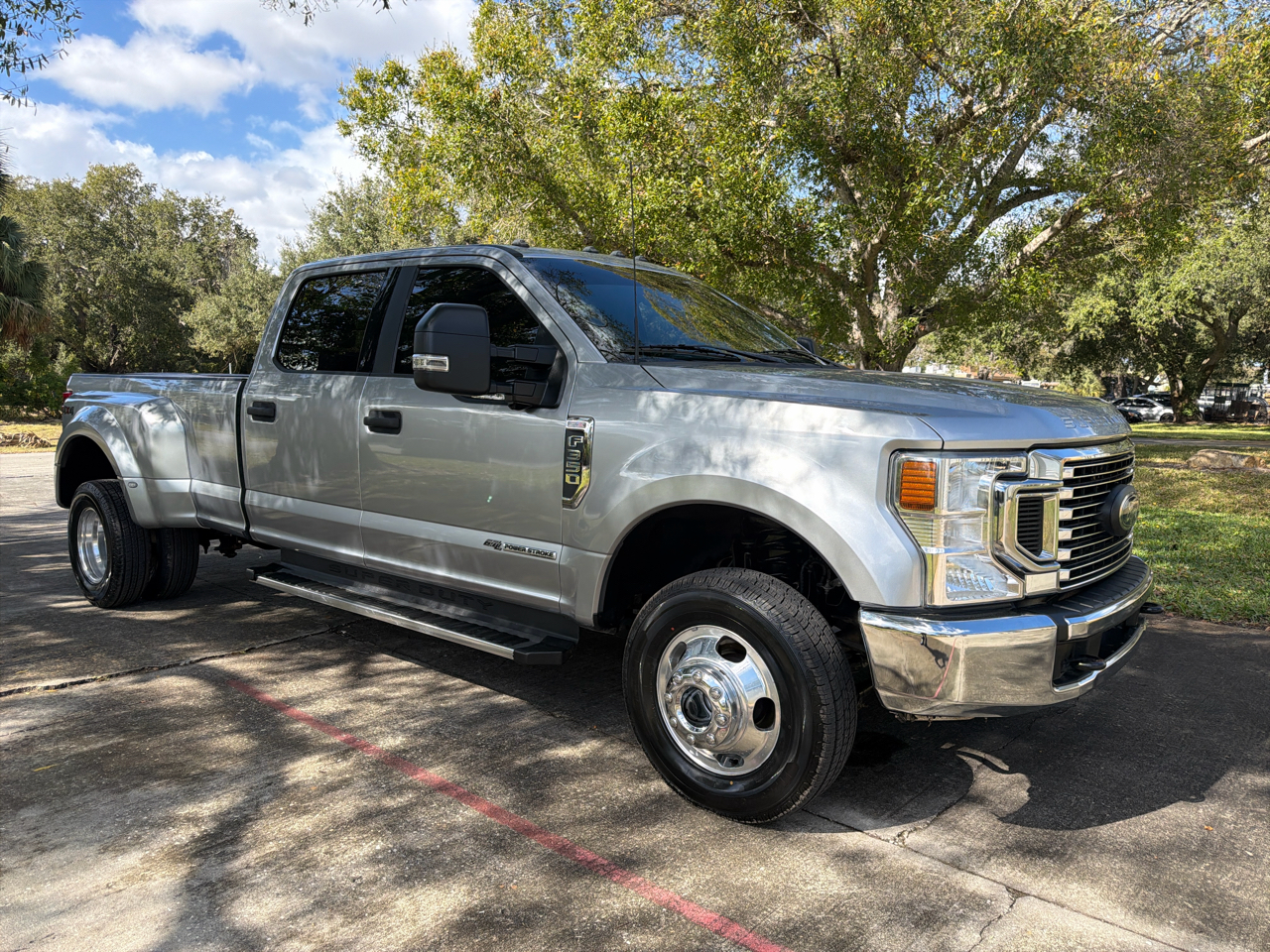 Ford Super Duty F-350 DRW XL 4WD Crew Cab 8' Box 2022