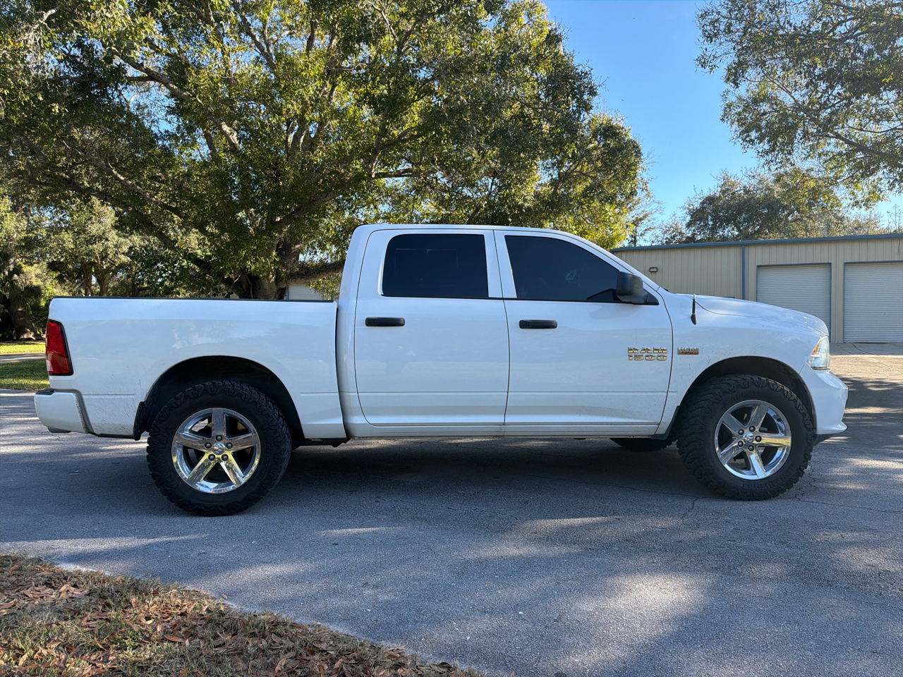 RAM 1500 2WD Crew Cab 140.5" Express 2015