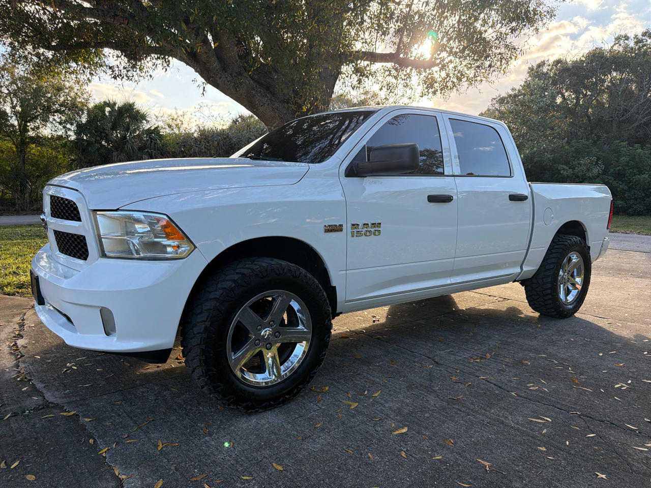 RAM 1500 2WD Crew Cab 140.5" Express 2015
