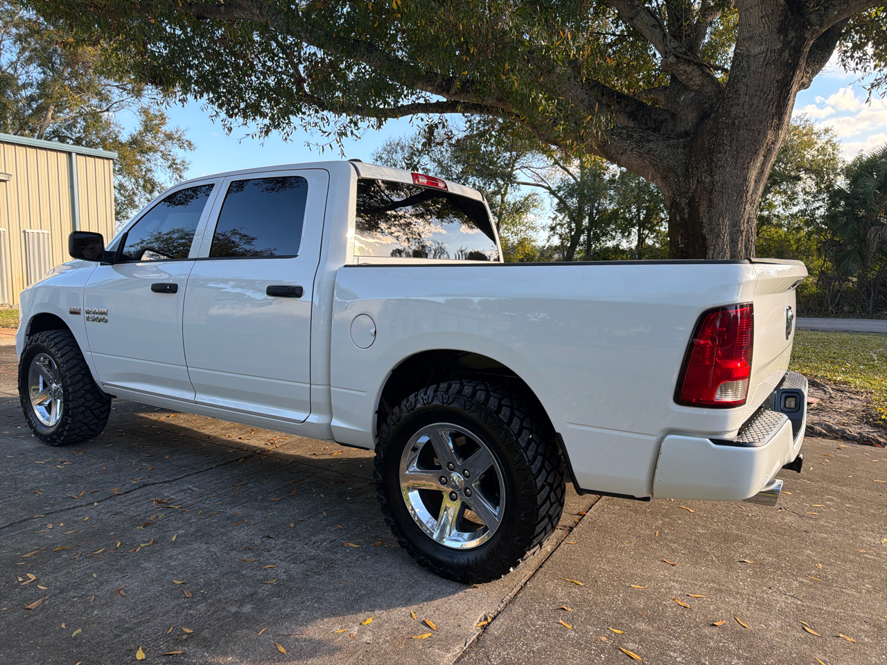 RAM 1500 2WD Crew Cab 140.5" Express 2015