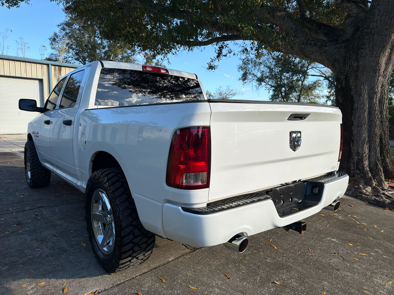 RAM 1500 2WD Crew Cab 140.5" Express 2015