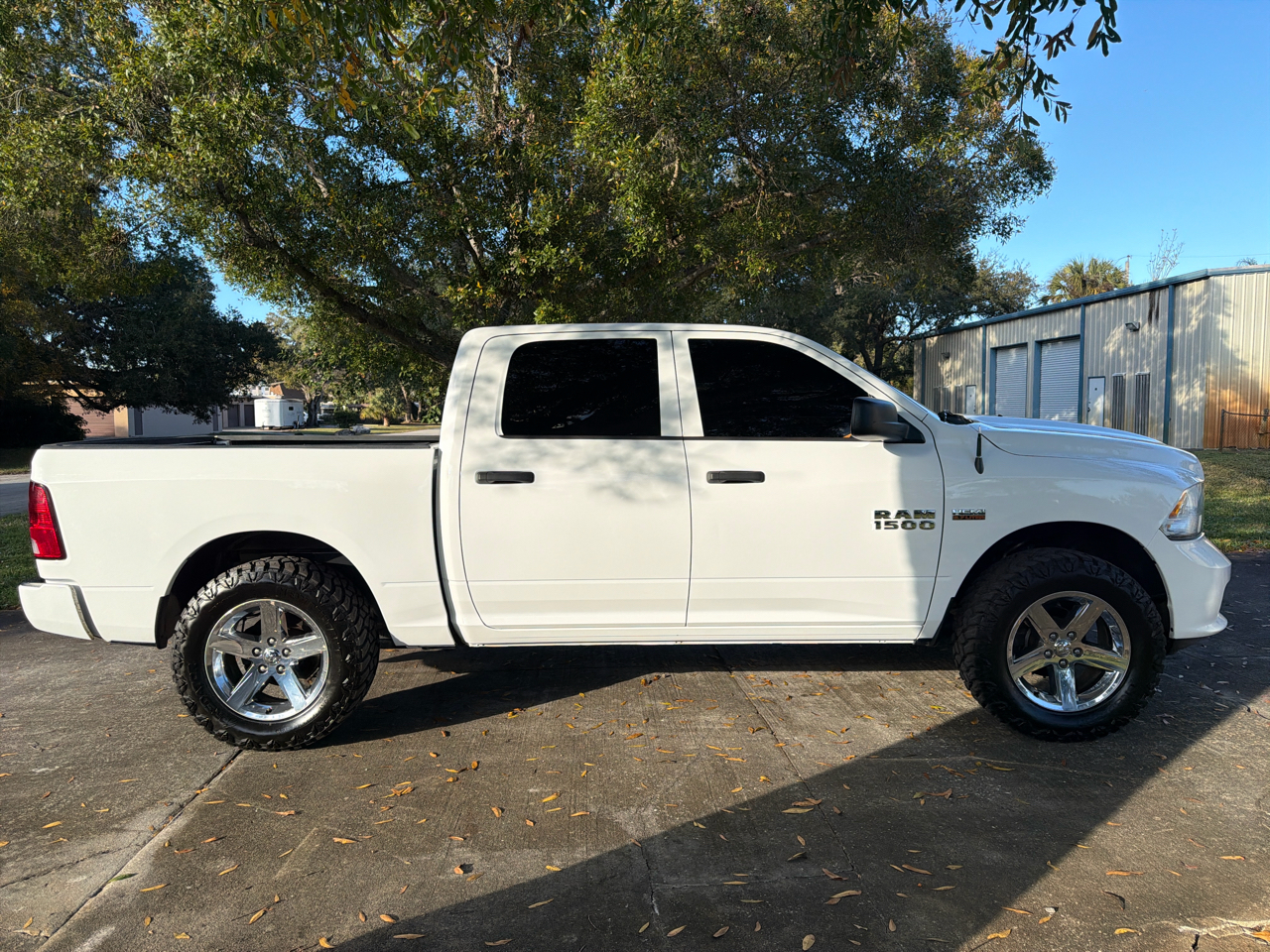 RAM 1500 2WD Crew Cab 140.5" Express 2015