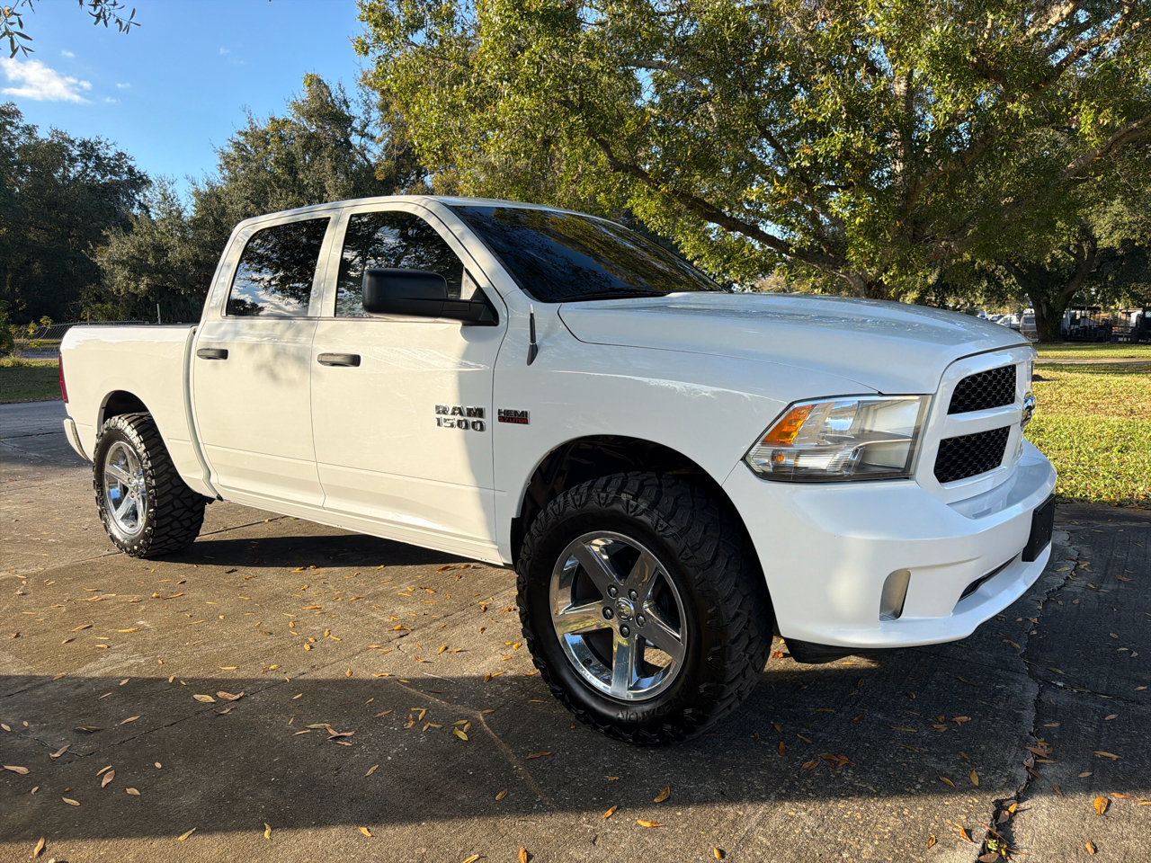 RAM 1500 2WD Crew Cab 140.5" Express 2015