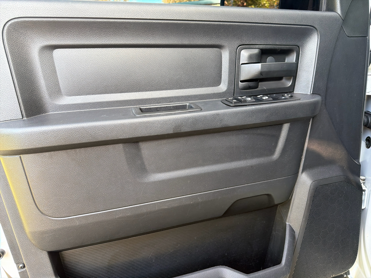 RAM 1500 2WD Crew Cab 140.5" Express 2015