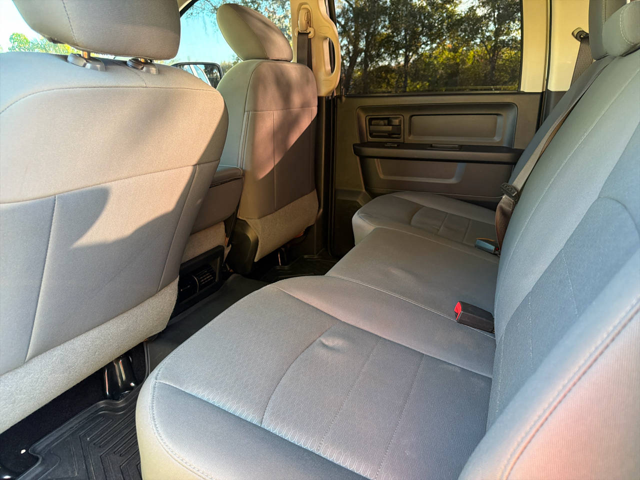 RAM 1500 2WD Crew Cab 140.5" Express 2015