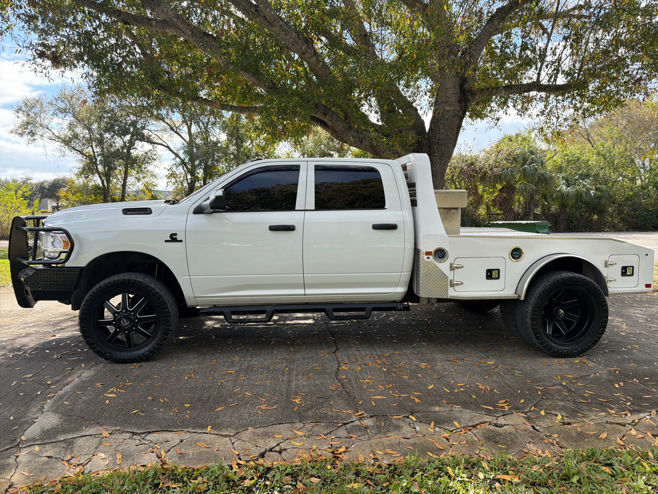 RAM 3500 Tradesman 4x4 Crew Cab 8' Box 2021