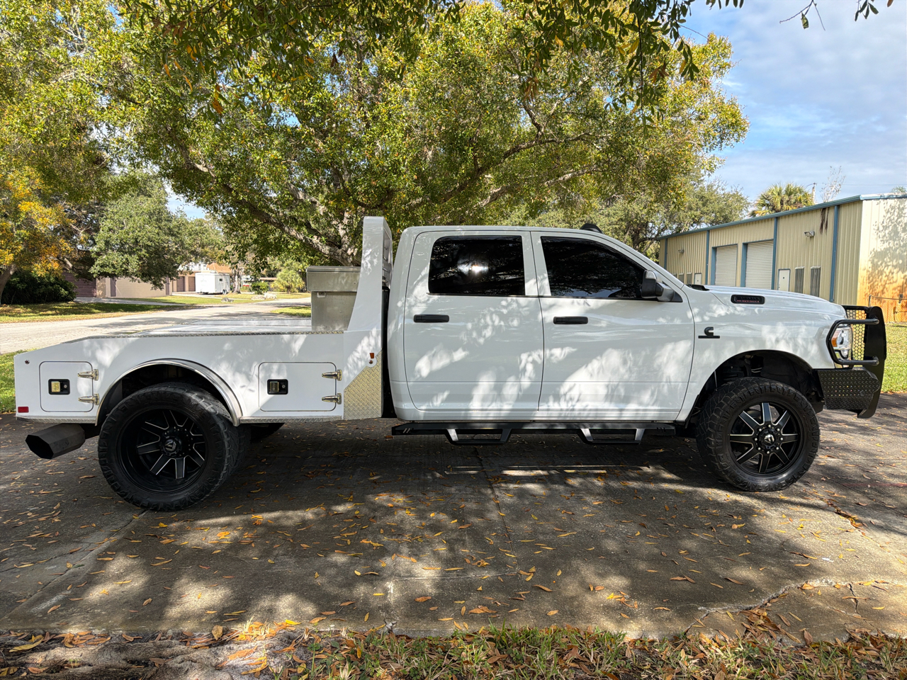 RAM 3500 Tradesman 4x4 Crew Cab 8' Box 2021
