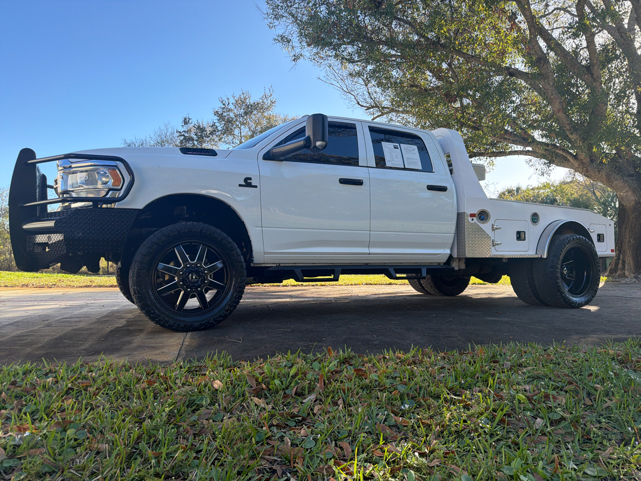 RAM 3500 Tradesman 4x4 Crew Cab 8' Box 2021