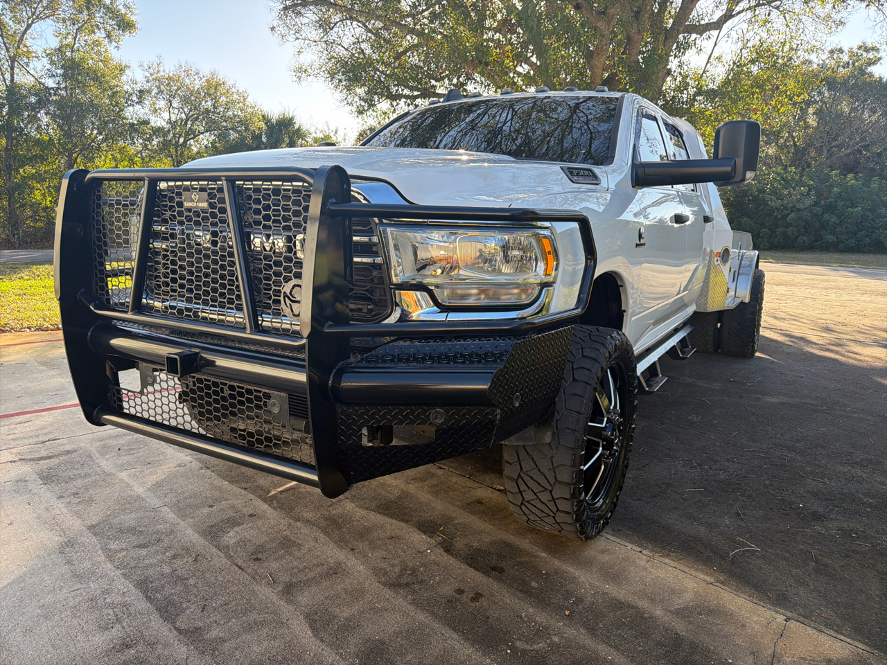 RAM 3500 Tradesman 4x4 Crew Cab 8' Box 2021