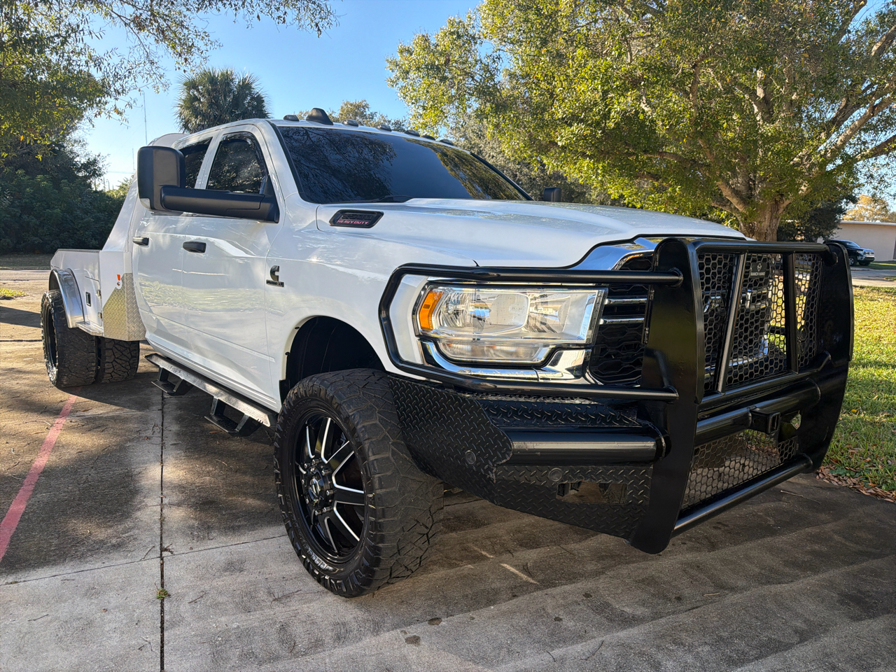 RAM 3500 Tradesman 4x4 Crew Cab 8' Box 2021