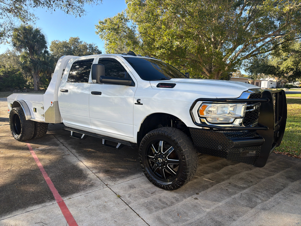 RAM 3500 Tradesman 4x4 Crew Cab 8' Box 2021