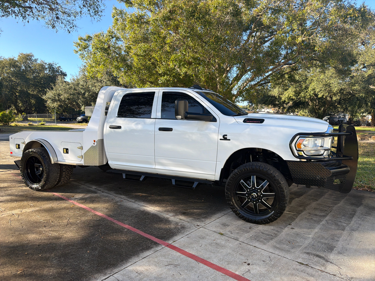 RAM 3500 Tradesman 4x4 Crew Cab 8' Box 2021