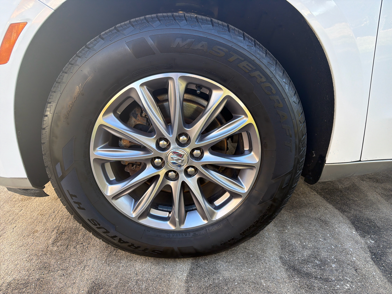 Buick Enclave FWD 4dr Essence 2022