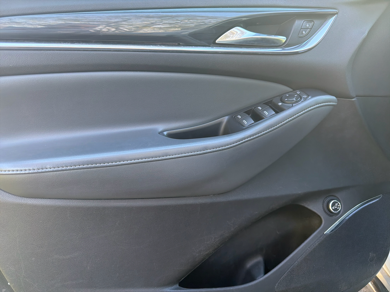 Buick Enclave FWD 4dr Essence 2022