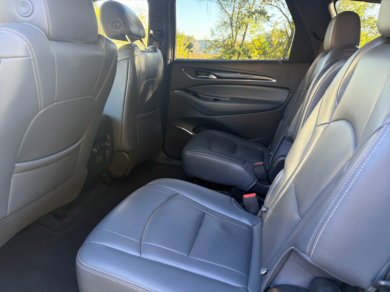 Buick Enclave FWD 4dr Essence 2022