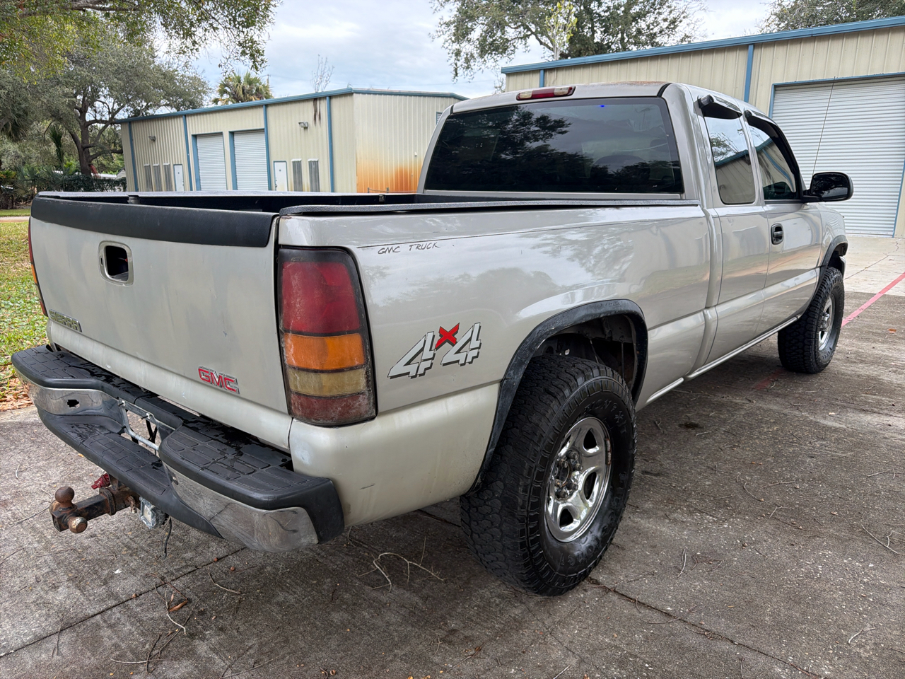 GMC Sierra 1500 Ext Cab 143.5" WB 4WD Work Truck 2004