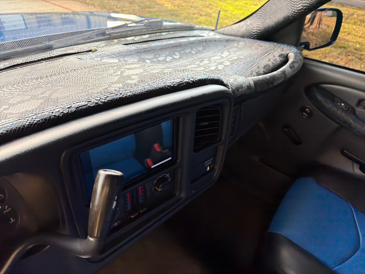 Chevrolet Silverado 1500 LS Short Bed 2WD 2003