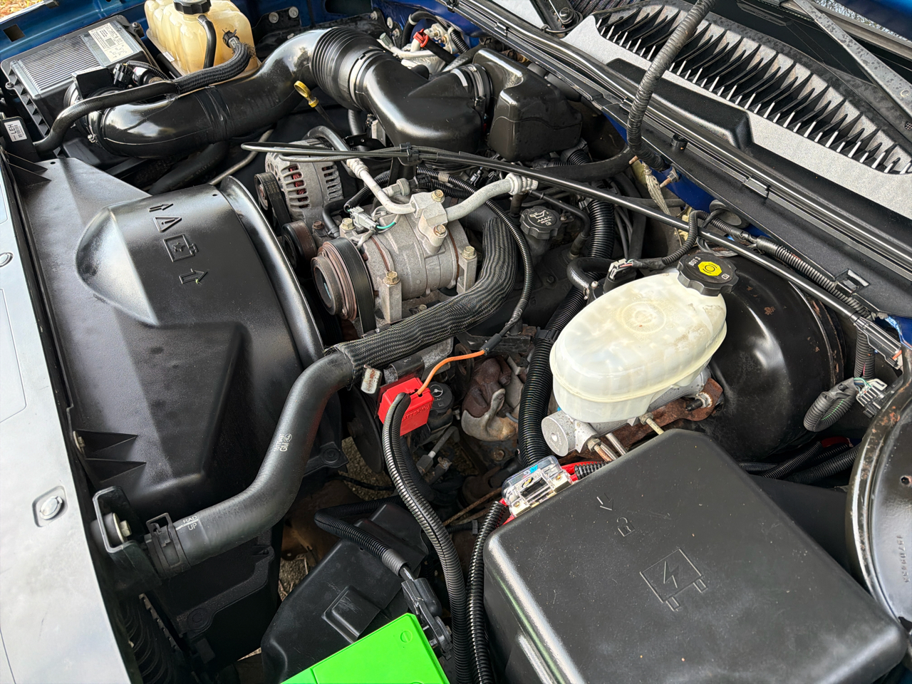 Chevrolet Silverado 1500 LS Short Bed 2WD 2003