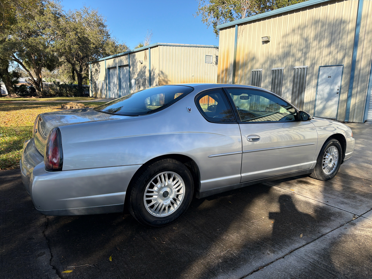 Chevrolet Monte Carlo 2dr Cpe LS 2000