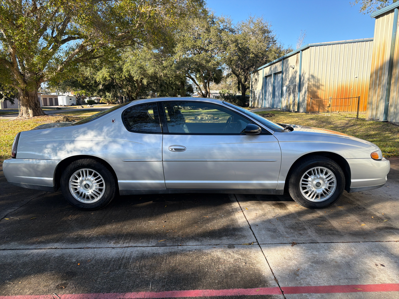 Chevrolet Monte Carlo 2dr Cpe LS 2000