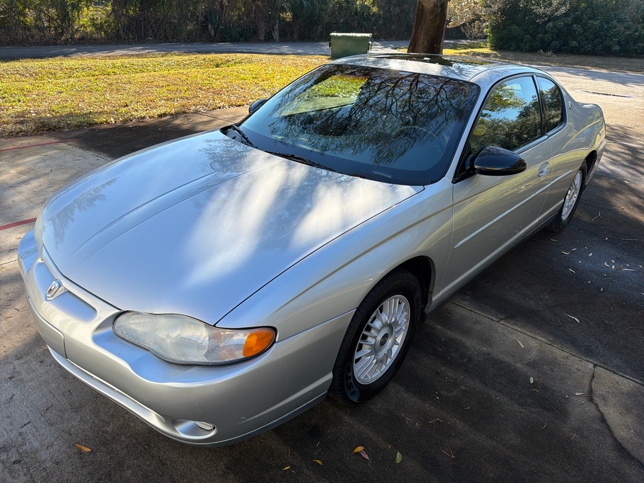 Chevrolet Monte Carlo 2dr Cpe LS 2000