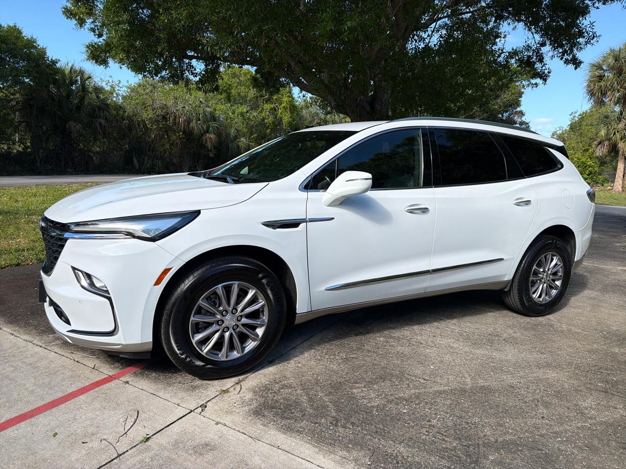 Buick Enclave FWD 4dr Essence 2022