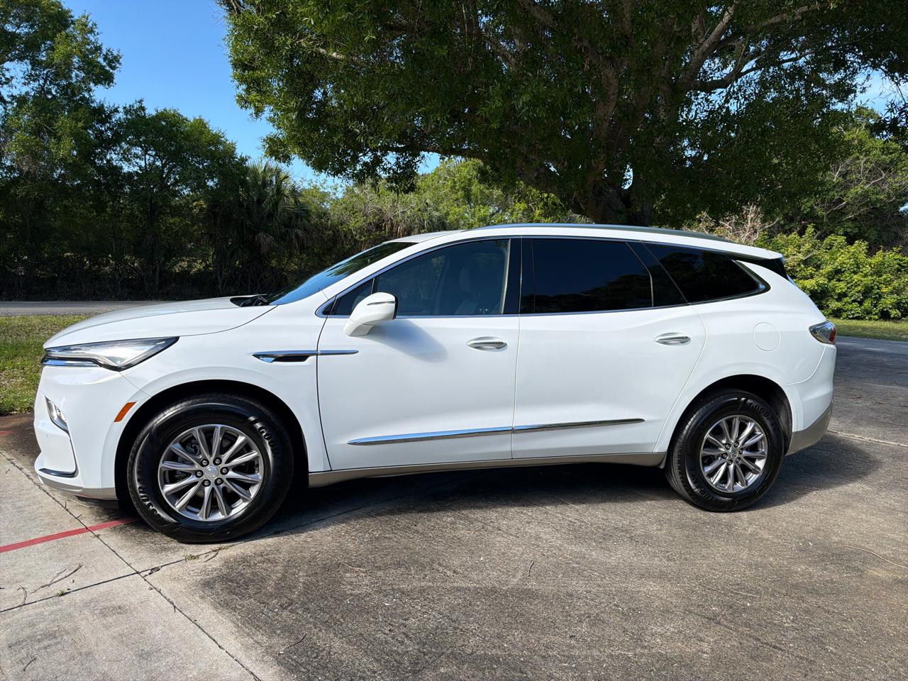 Buick Enclave FWD 4dr Essence 2022