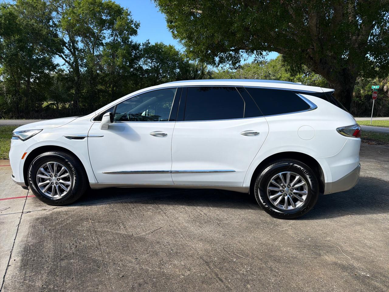Buick Enclave FWD 4dr Essence 2022