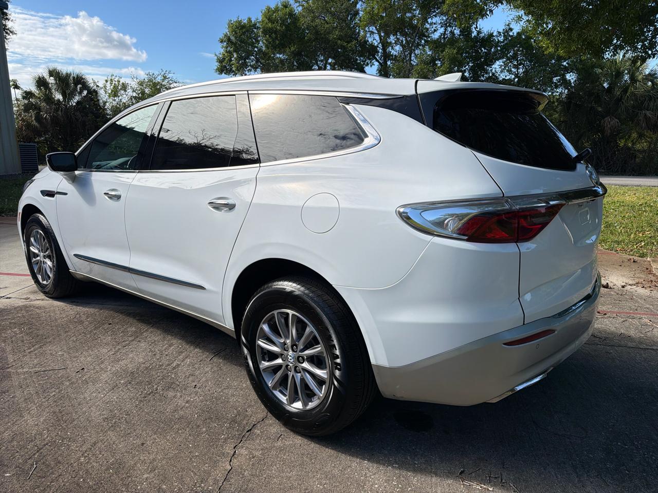 Buick Enclave FWD 4dr Essence 2022