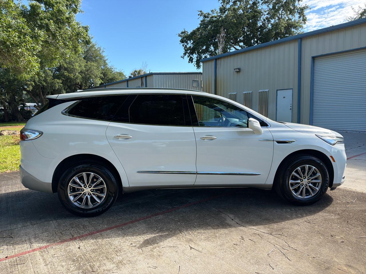 Buick Enclave FWD 4dr Essence 2022