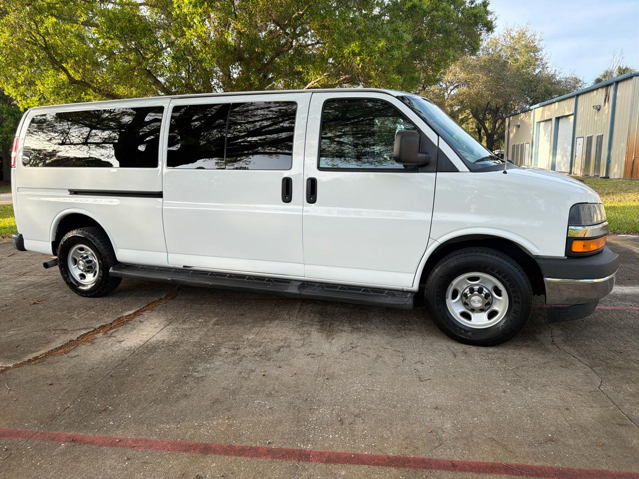 Chevrolet Express Passenger RWD 3500 155" LT 2019