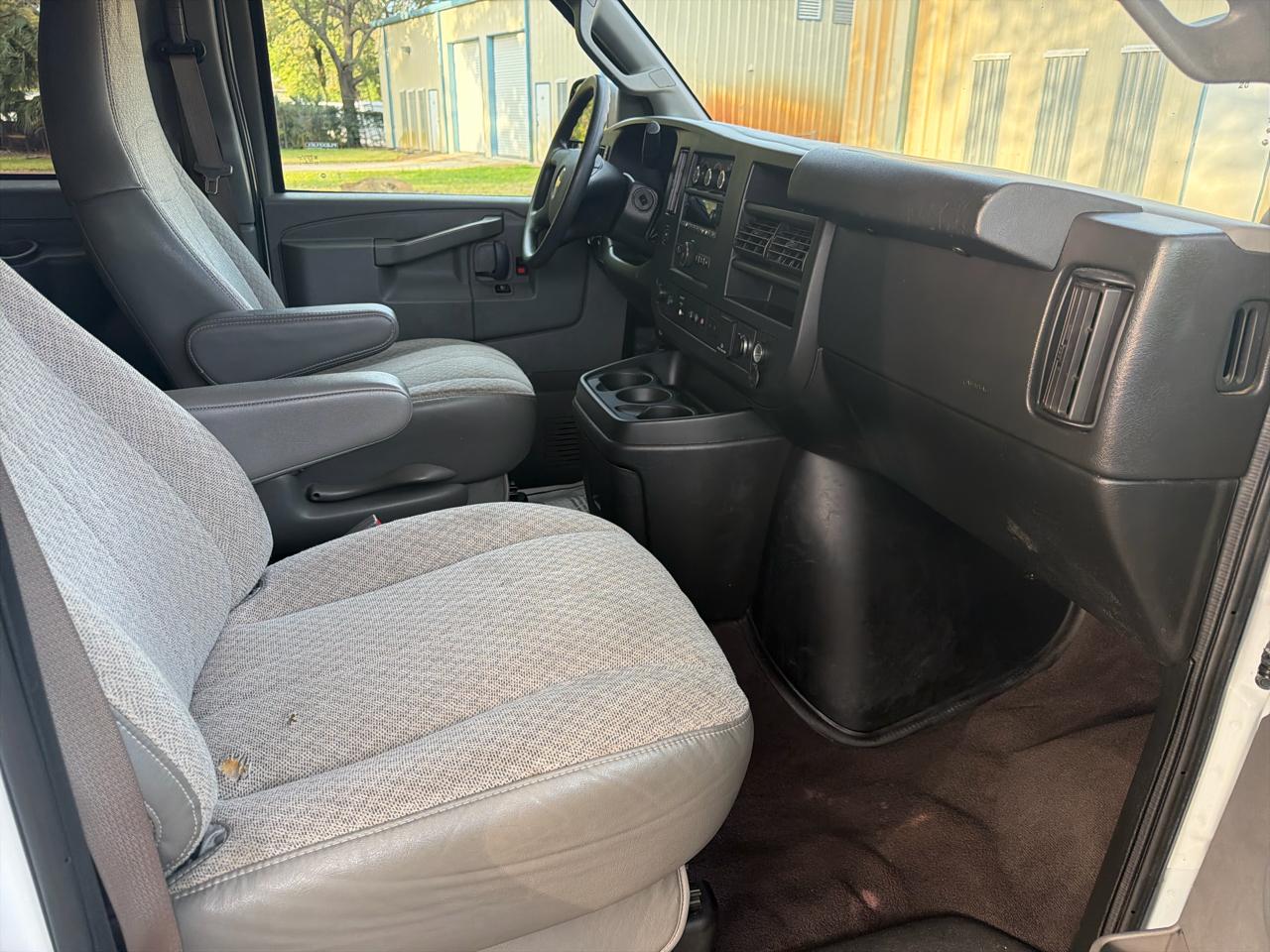 Chevrolet Express Passenger RWD 3500 155" LT 2019