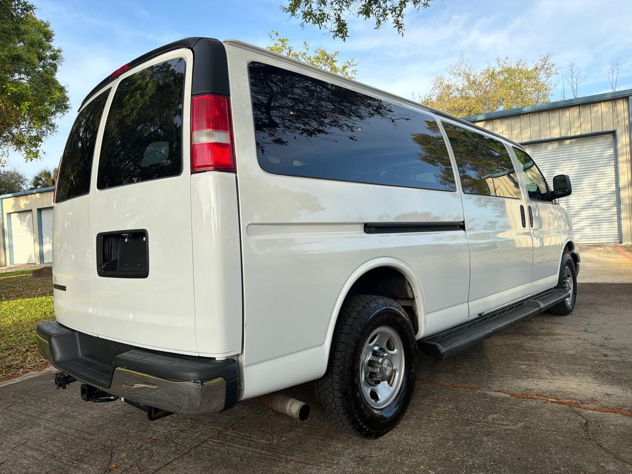 Chevrolet Express Passenger RWD 3500 155" LT 2019