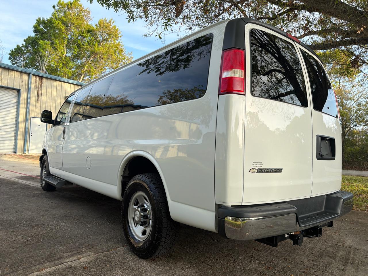 Chevrolet Express Passenger RWD 3500 155" LT 2019