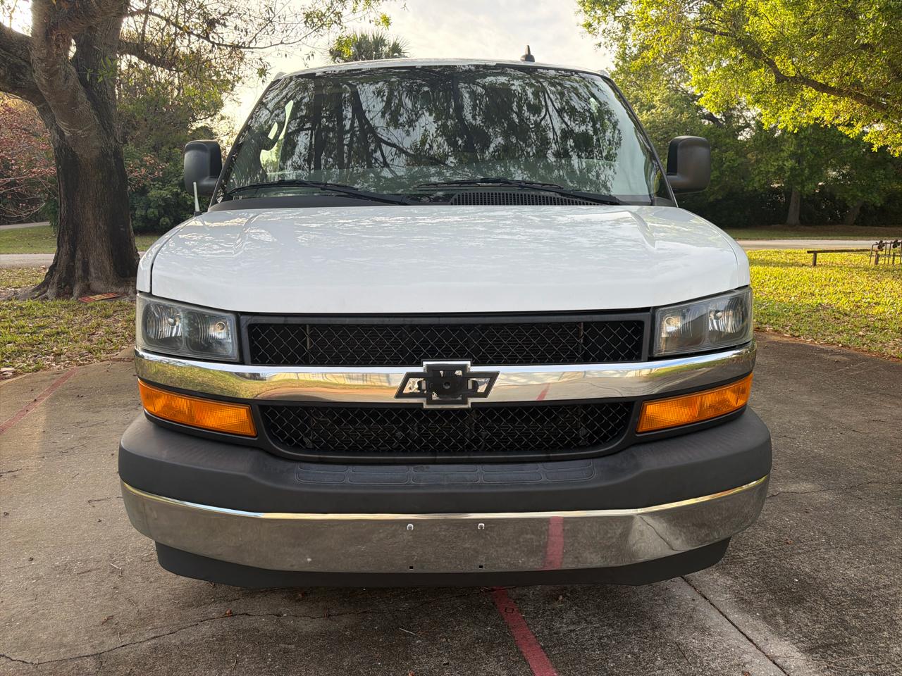 Chevrolet Express Passenger RWD 3500 155" LT 2019