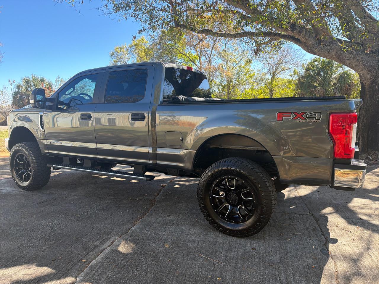 Ford Super Duty F-350 SRW XL 4WD Crew Cab 8' Box 2017