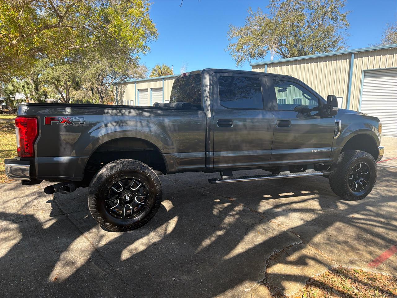 Ford Super Duty F-350 SRW XL 4WD Crew Cab 8' Box 2017