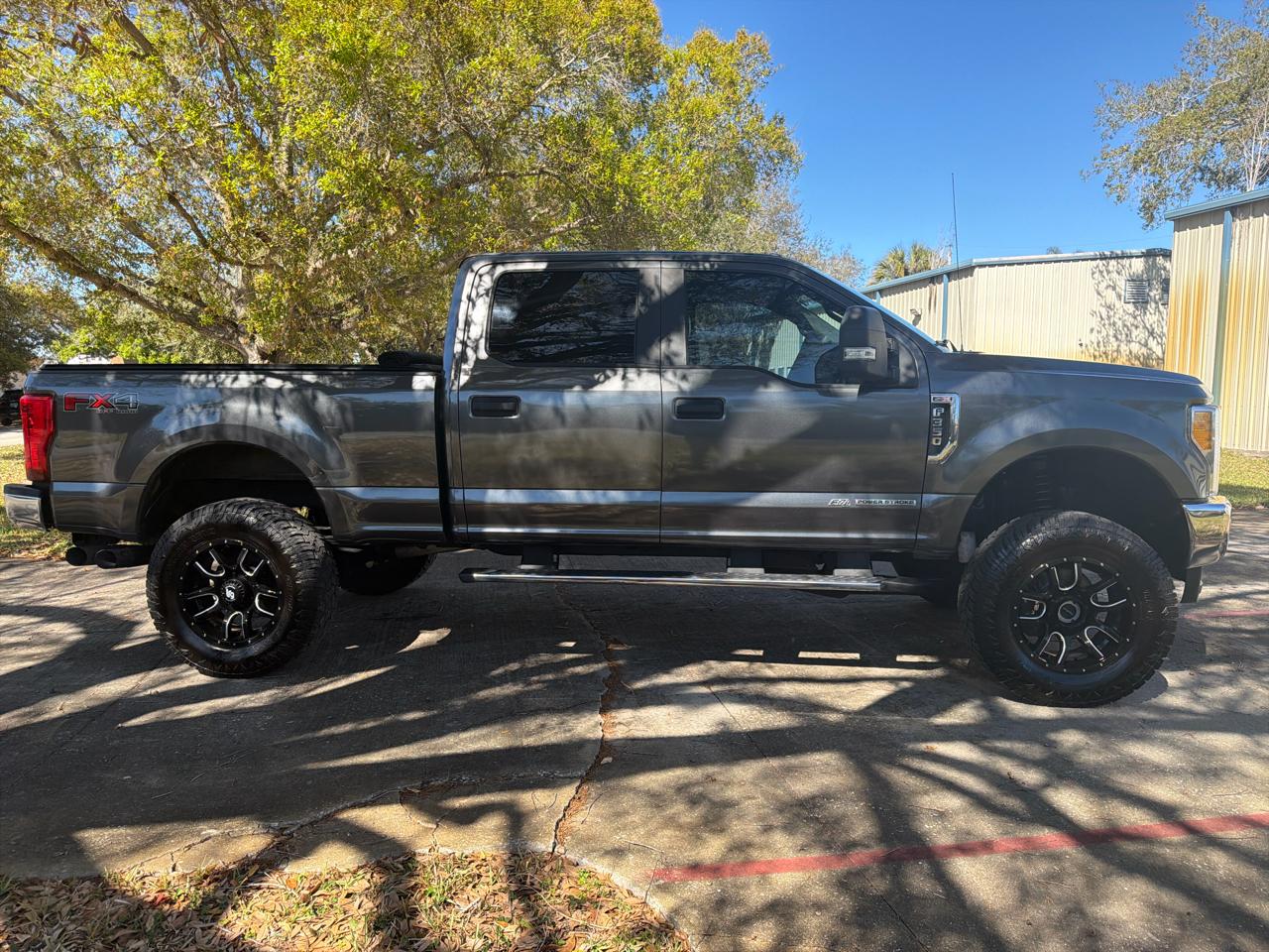 Ford Super Duty F-350 SRW XL 4WD Crew Cab 8' Box 2017