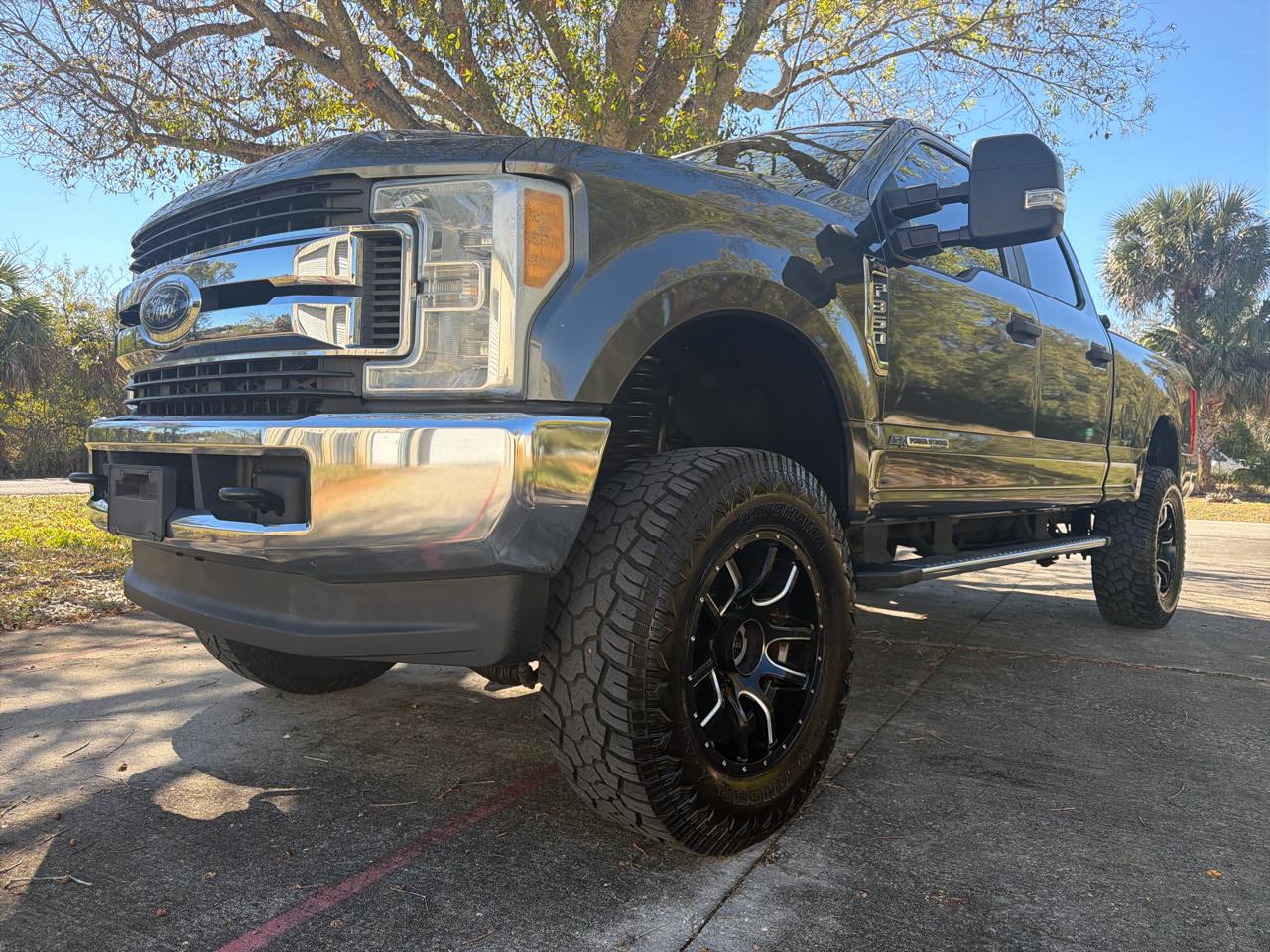 Ford Super Duty F-350 SRW XL 4WD Crew Cab 8' Box 2017