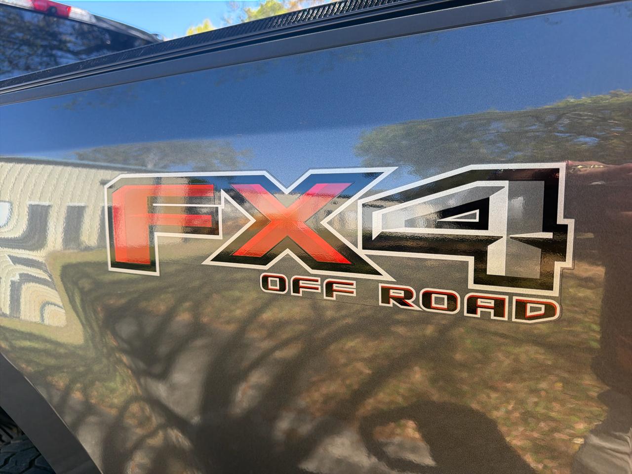 Ford Super Duty F-350 SRW XL 4WD Crew Cab 8' Box 2017