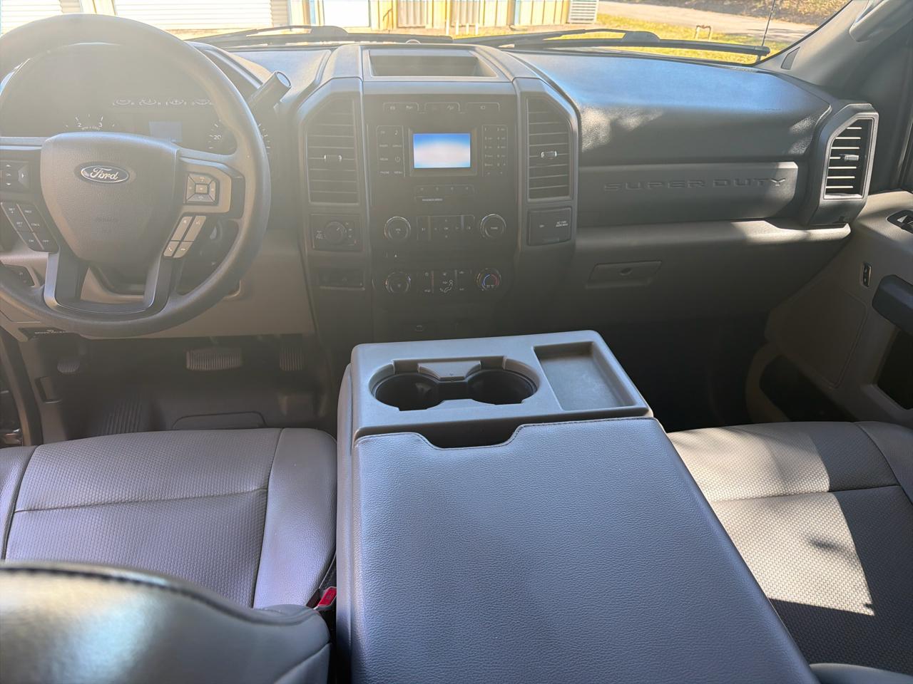 Ford Super Duty F-350 SRW XL 4WD Crew Cab 8' Box 2017