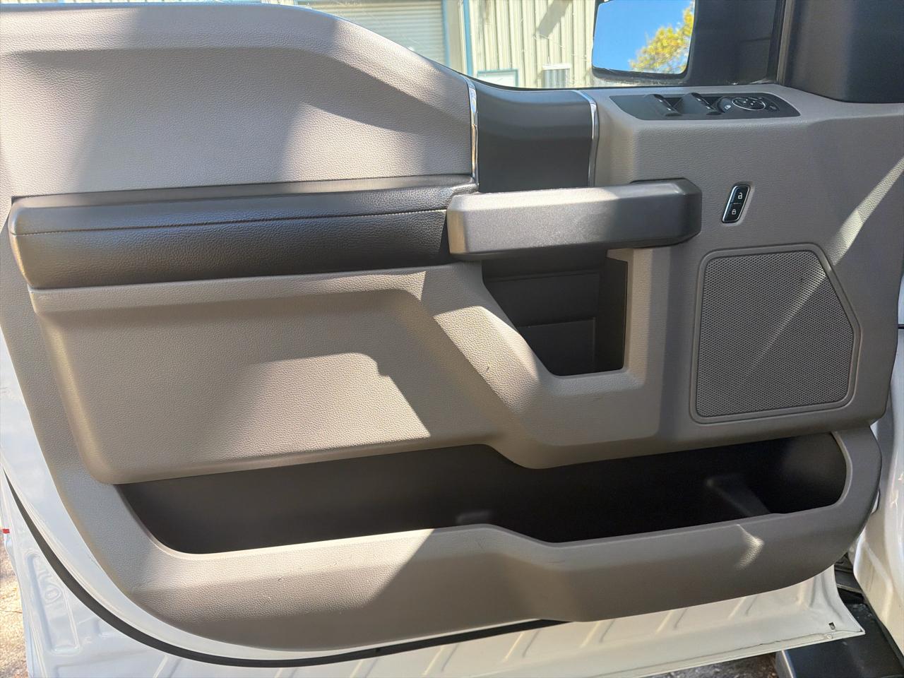 Ford F-150 2WD SuperCrew 150" XLT 2016