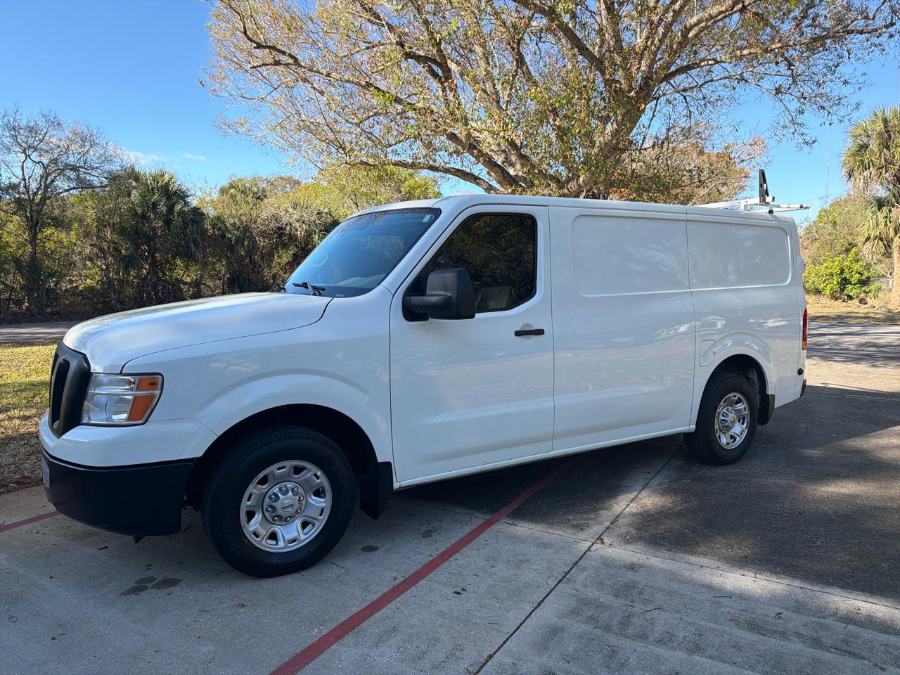 Nissan NV Cargo NV2500 HD Standard Roof V6 SV 2021