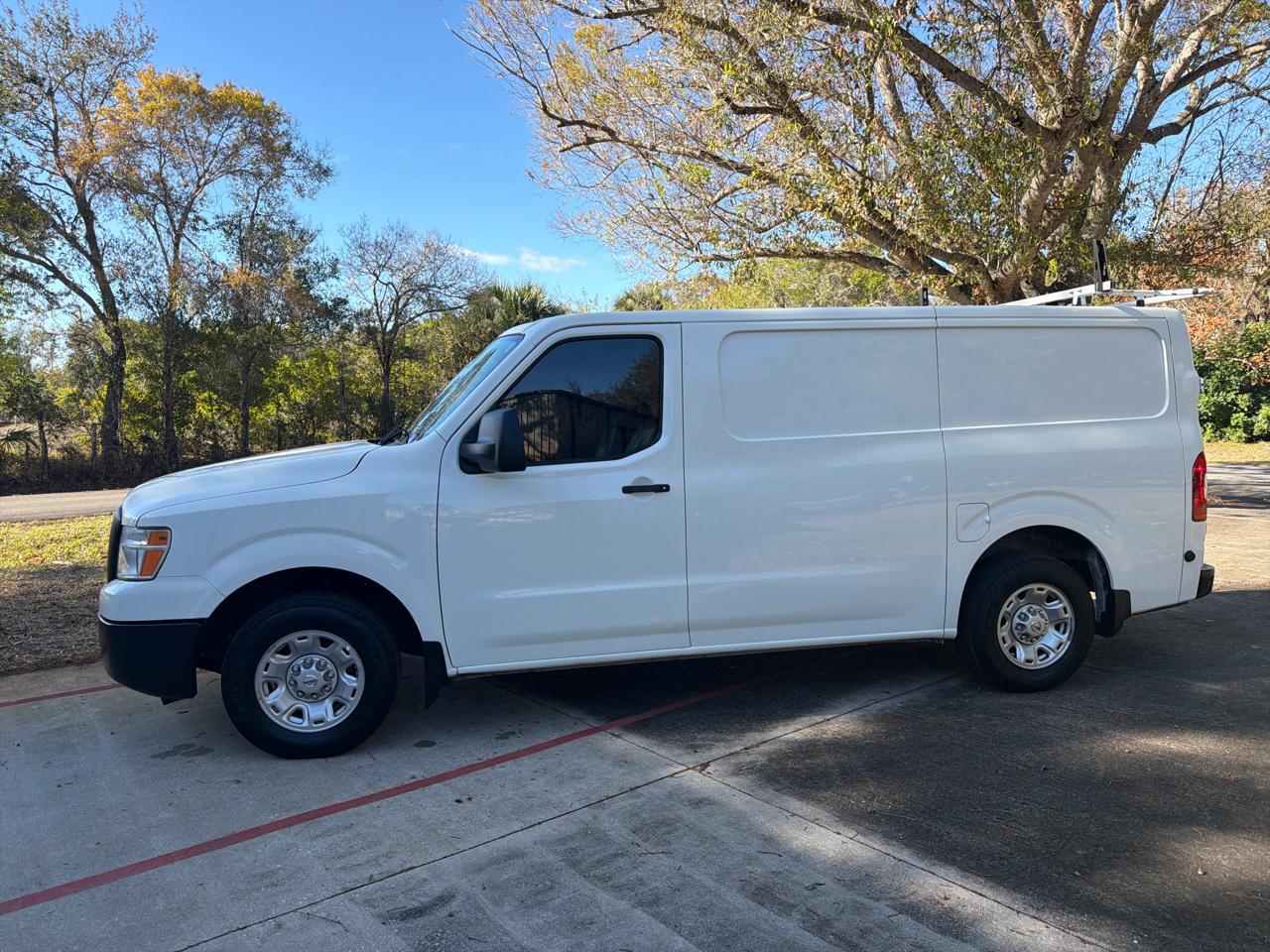 Nissan NV Cargo NV2500 HD Standard Roof V6 SV 2021