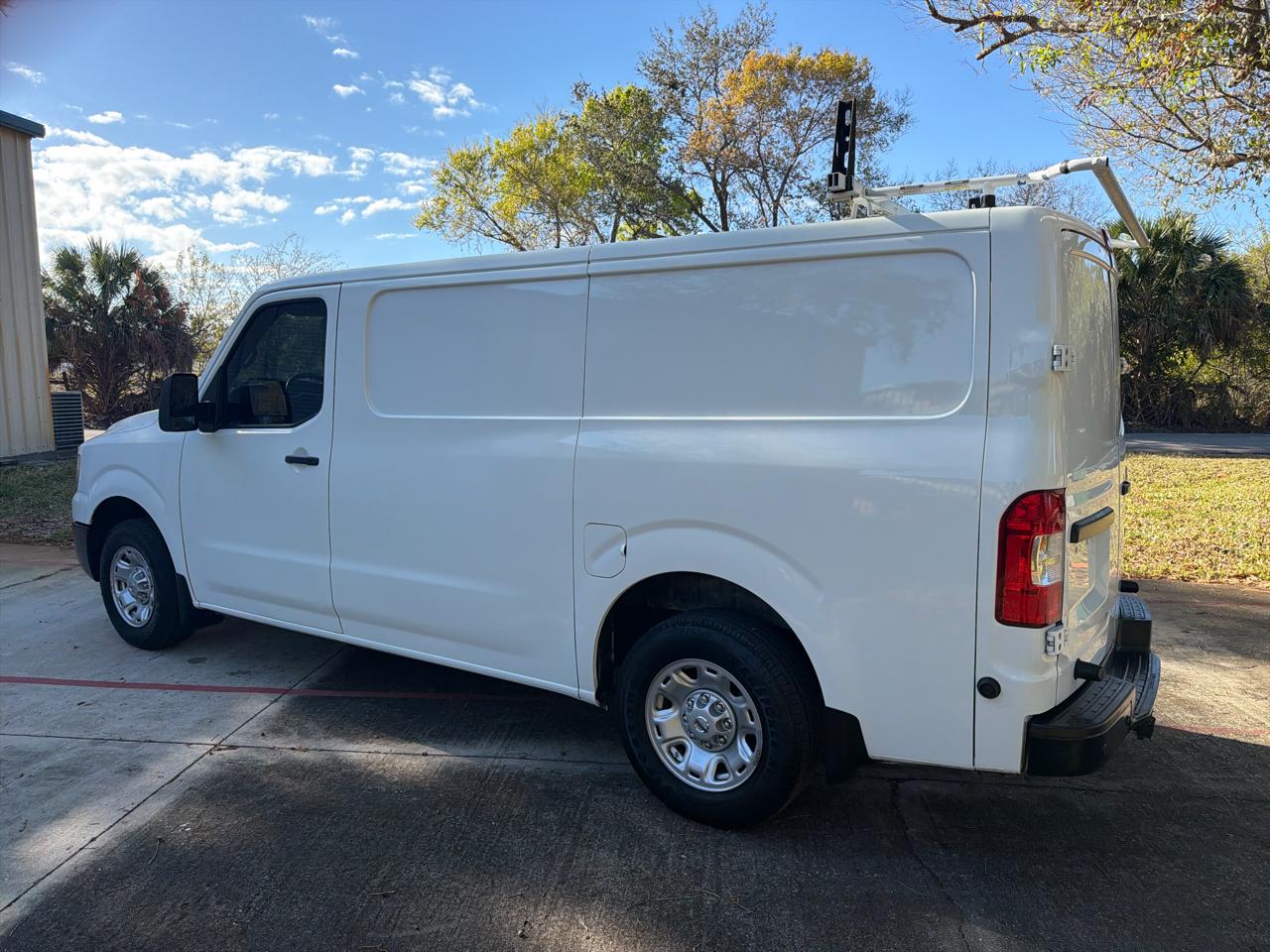Nissan NV Cargo NV2500 HD Standard Roof V6 SV 2021