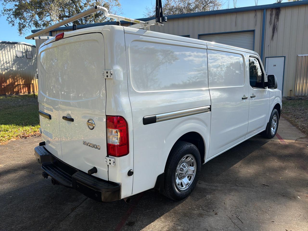 Nissan NV Cargo NV2500 HD Standard Roof V6 SV 2021
