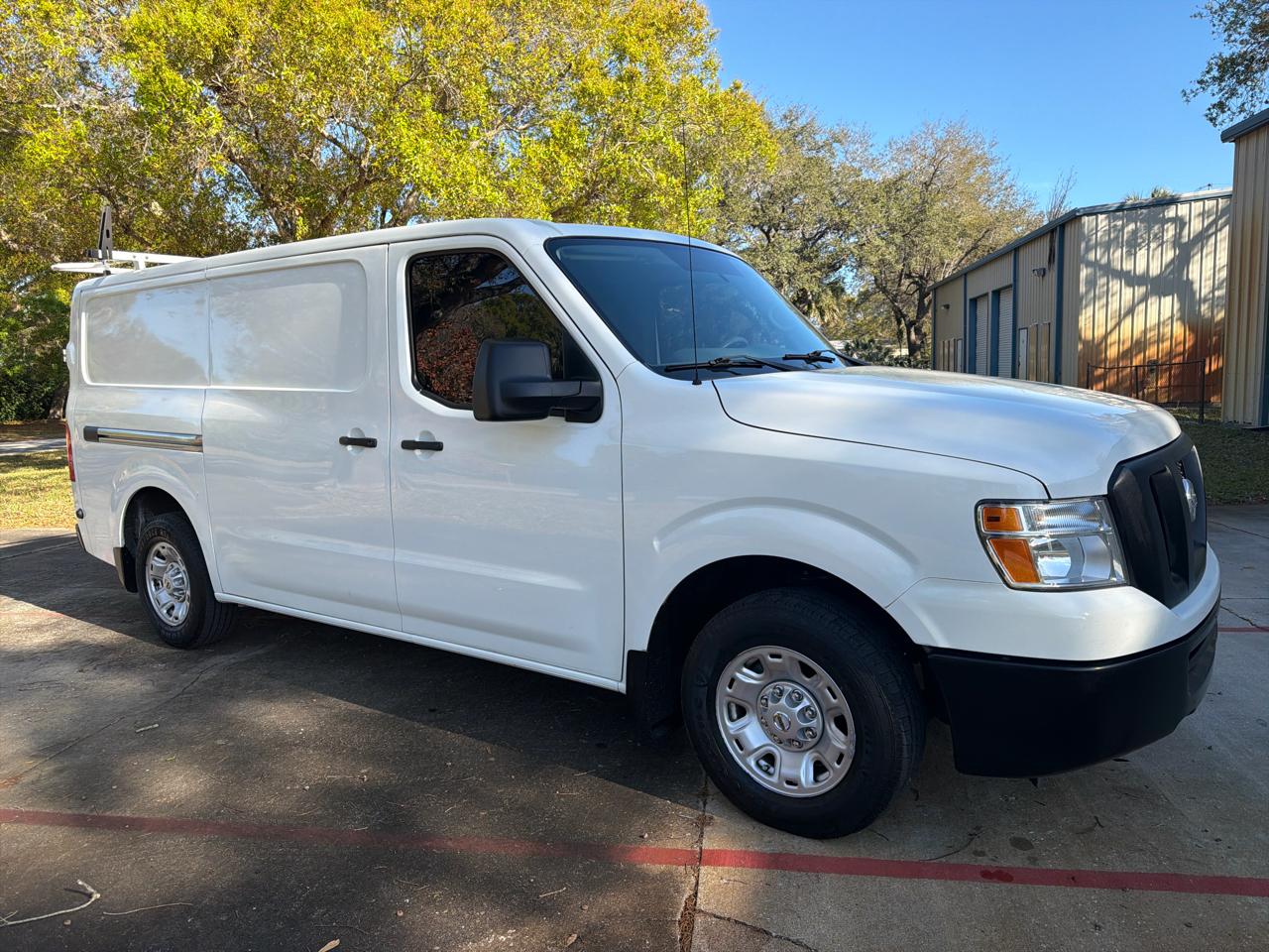 Nissan NV Cargo NV2500 HD Standard Roof V6 SV 2021