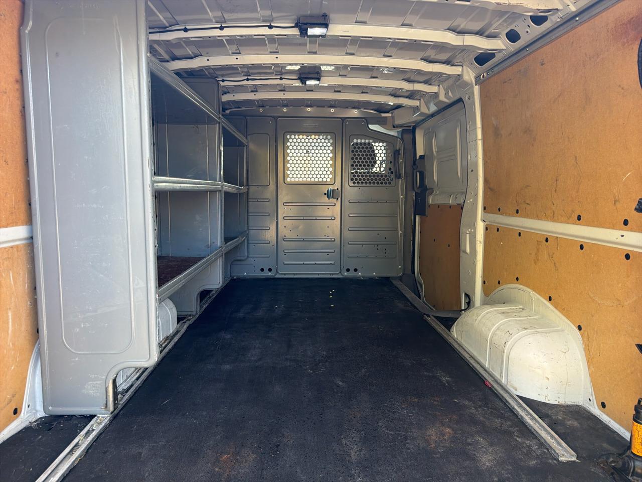 Nissan NV Cargo NV2500 HD Standard Roof V6 SV 2021