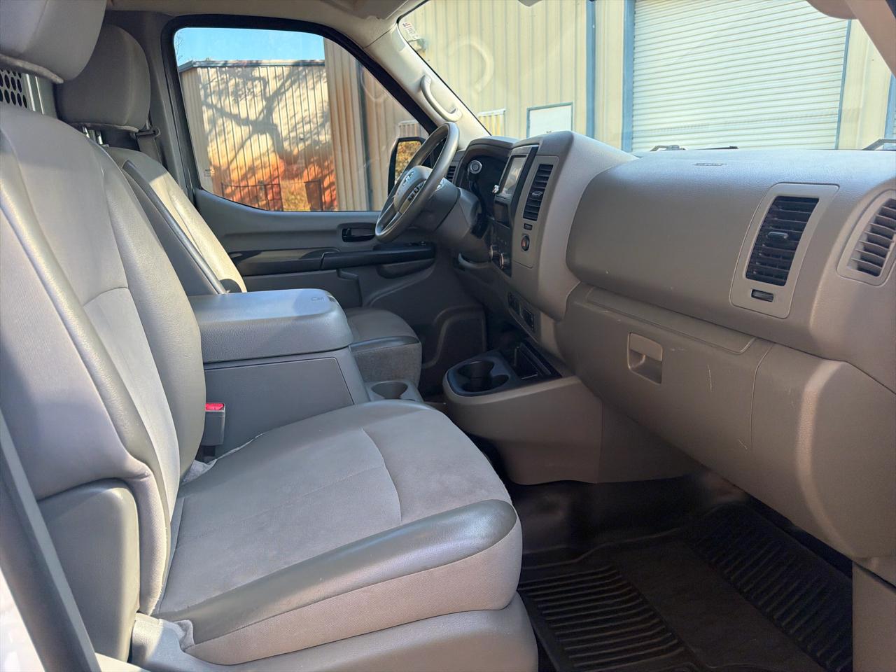 Nissan NV Cargo NV2500 HD Standard Roof V6 SV 2021